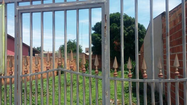LOTE 300 m2 MURADO JÅ C/ PORTÃO E ÁGUA - Foto 2
