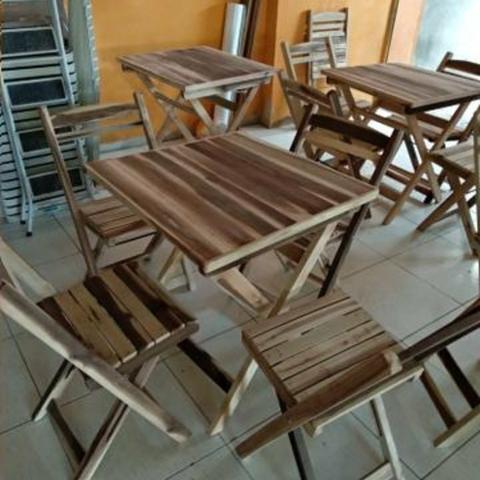 Mesas e cadeiras dobráveis