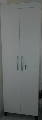 Armário de duas portas