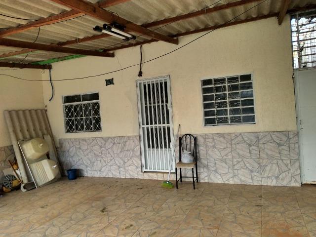 Vendo casa na Samambaia Sul, escriturada, aceita carro e permuta próximo ao metro. - Foto 2