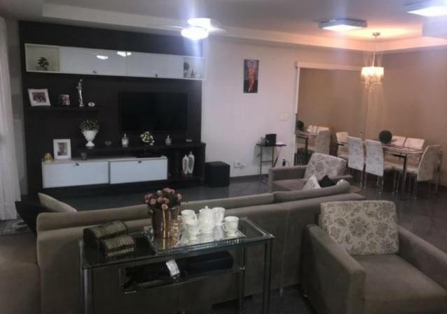 Apartamento com 3 suítes com armários