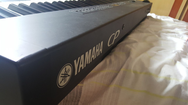 Piano digital Yamaha CP33