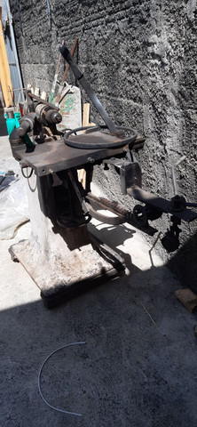 Furadeira vertical com motor trifásico