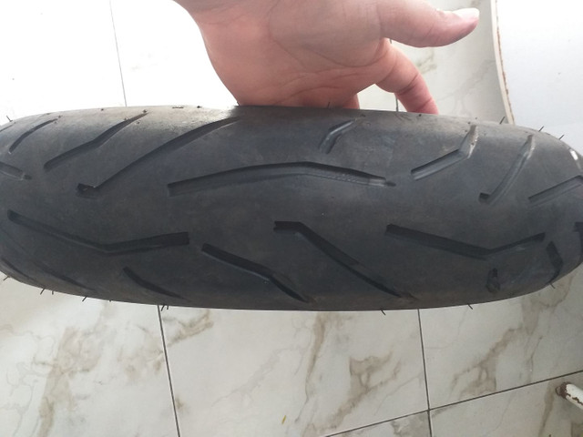 Vendo pneu dianteiro