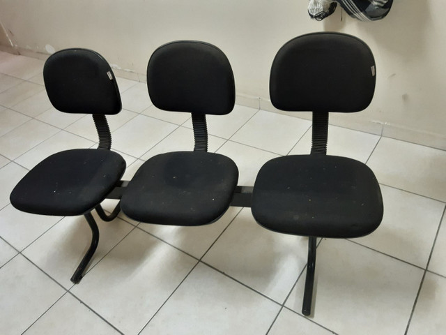 Mesas e cadeiras para escritorio