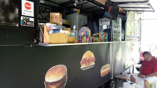 Trailer de lanches grande e completo em ótima localização - Foto 5