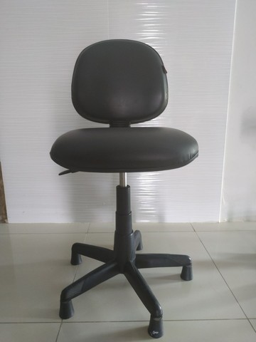 Cadeira Executiva<br>Giratória Encosto com L Sanfonado - Foto 2