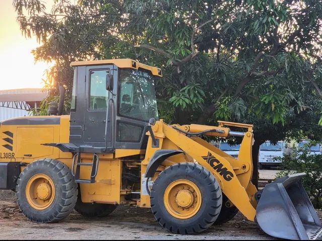 Pá Carregadeira XCMG ZL30BR ano 2016 com 3100 horas, com motor zero, em SP