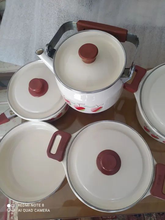 Conjunto de panelas e chaleira linha MÃE ÁGATA decoração maçãs.  - Foto 2