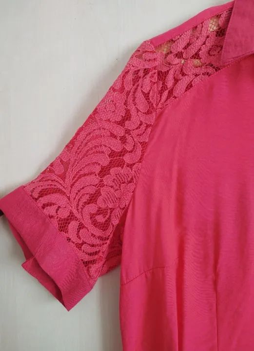 Camisete manga curta com detalhes em renda - Foto 4