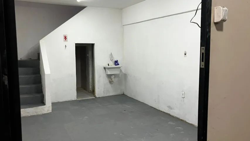 Loja e Sobreloja Em Galeria No Ponto Cem Reis Próximo a Alameda