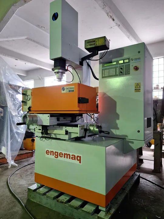 ELETROEROSÃO EDM-200NC - ENGEMAQ - Foto 4