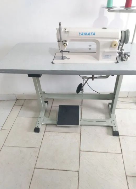 MAQUINA DE COSTURA RETA YAMATA SEMI NOVA