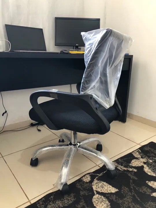 Cadeira de escritório diretor giratória preta NOVA