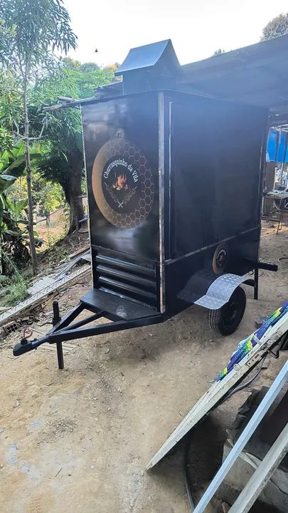 Reboques de churrasquinho.