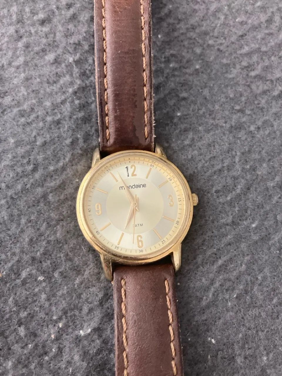 Relógio Mondaine Dourado com Pulseira de Couro