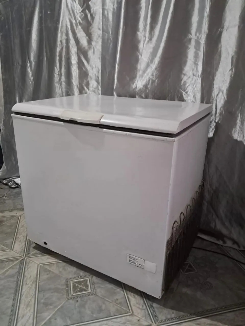 Freezer Esmaltec 400 lt semi-nova