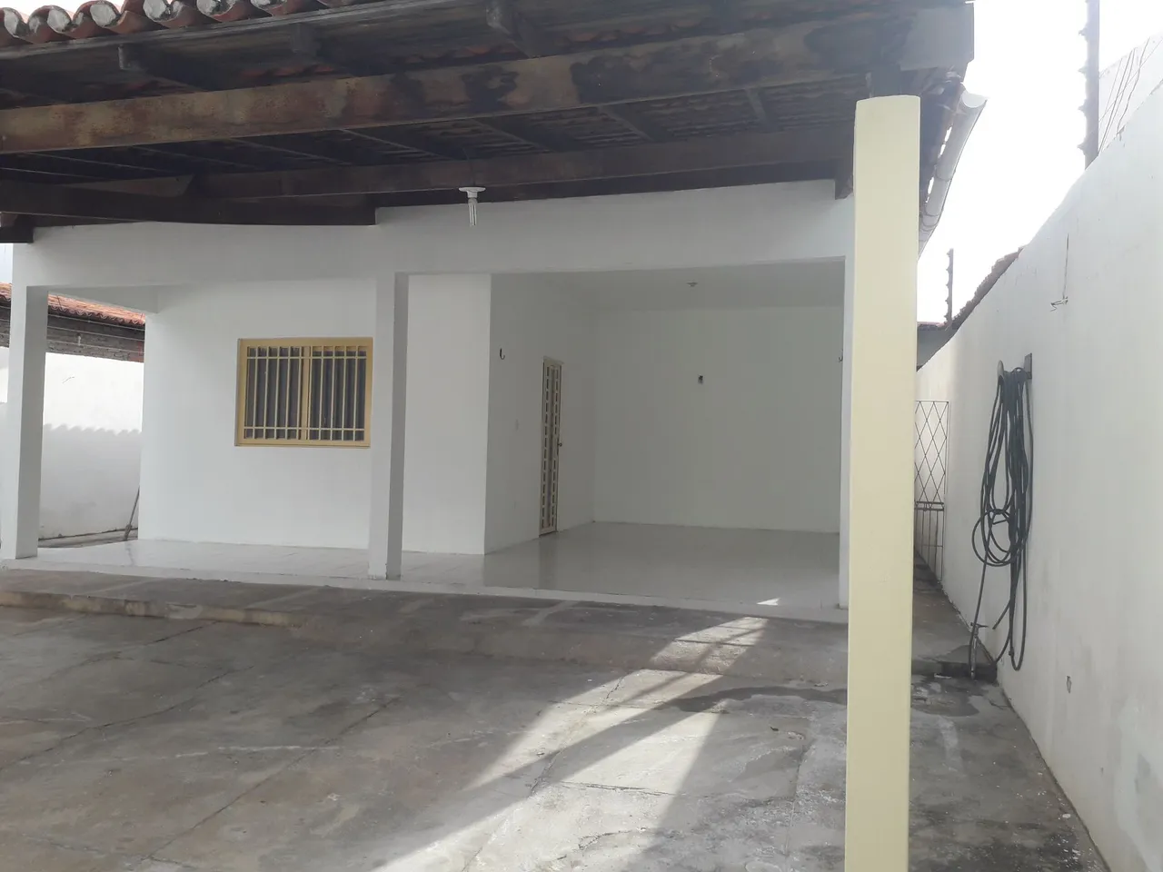 ALUGO CASA BAIRRO TRÊS ANDARES