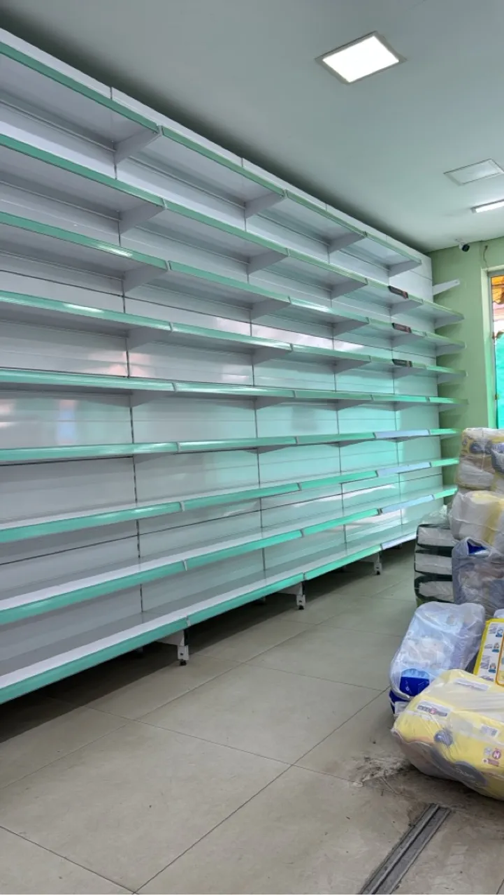 Prateleiras de aço para farmácia ou comércio 