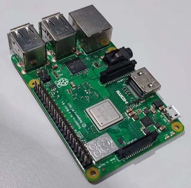 Raspberry Pi 3B+ Funcional com Case e Fonte - Foto 3