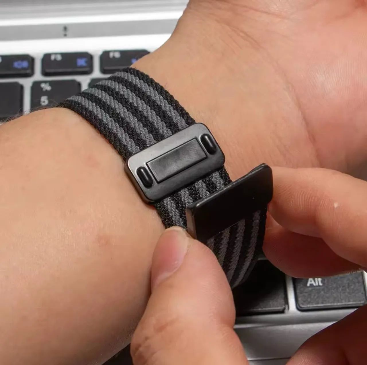 Pulseira pra AppleWatch com encaixe magnético 42 a 49mm - Foto 3