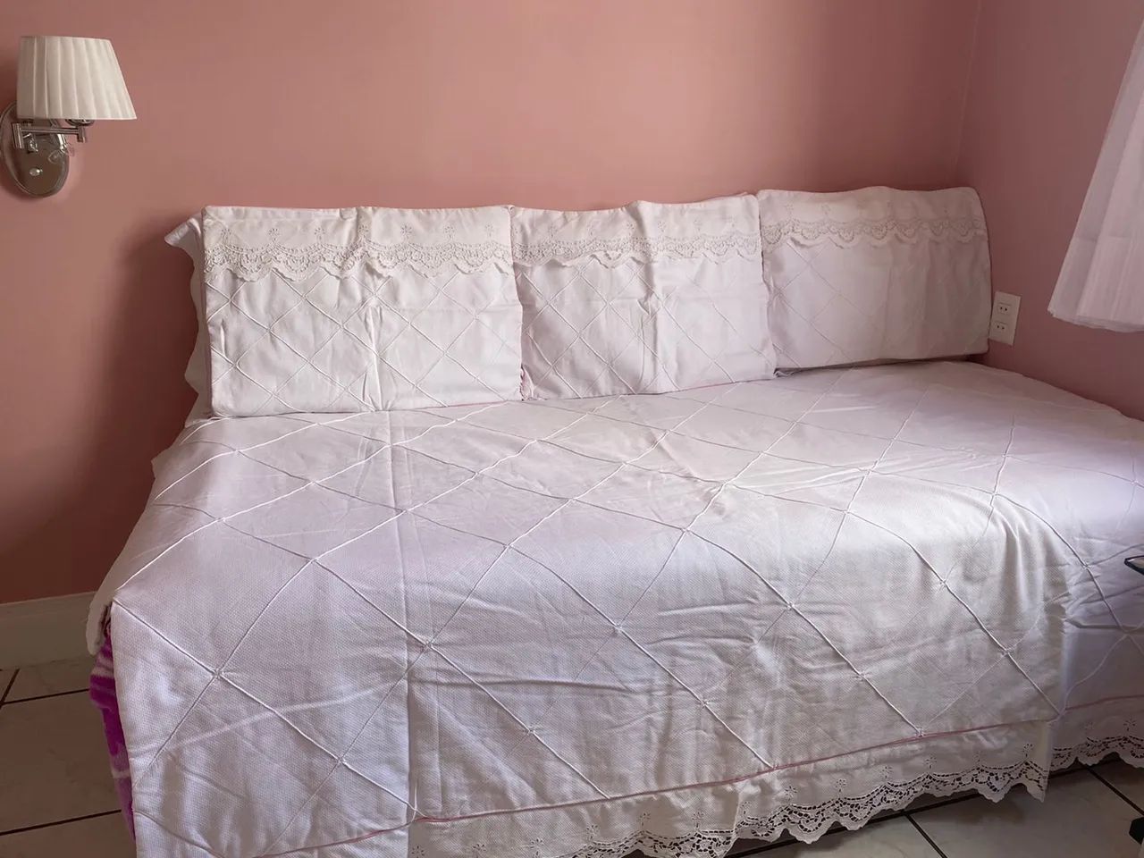 Colcha Matelassê de piquê com Richelieu 