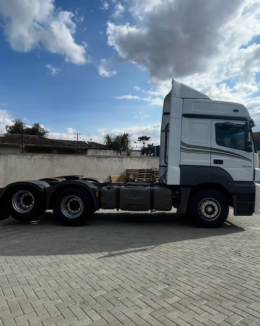 Caminhão mercedes benz parcelado