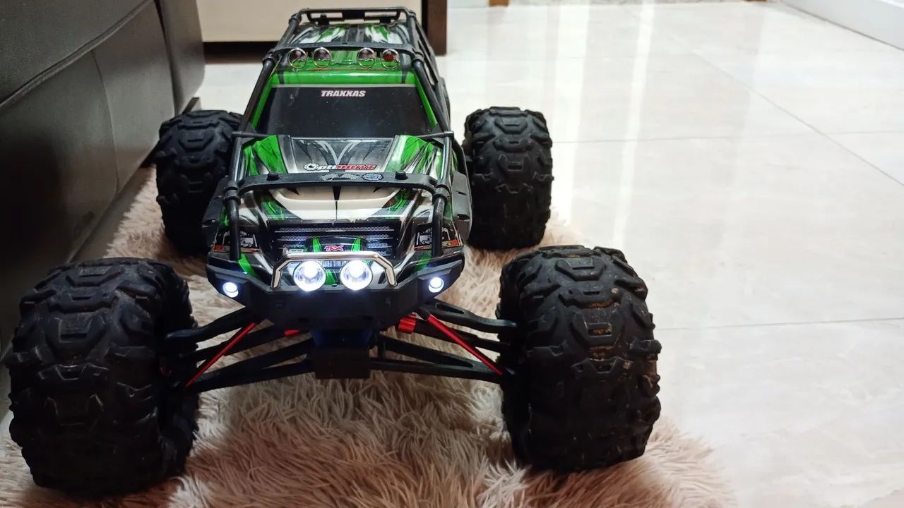 Automodelo traxxas summit 1/10 