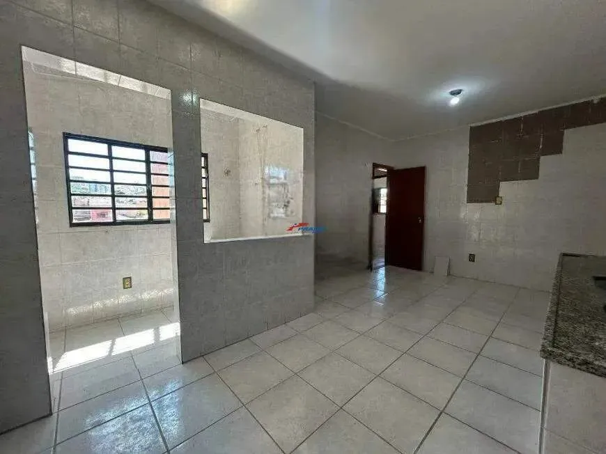 CASA ESPAÇOSA PARA FINS COMERCIAIS 3 QTOS