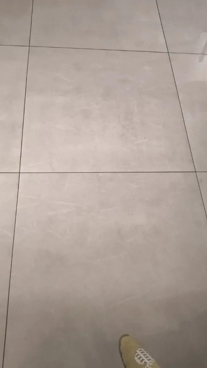 Piso porcelanato 87X87 R$ 120 m²