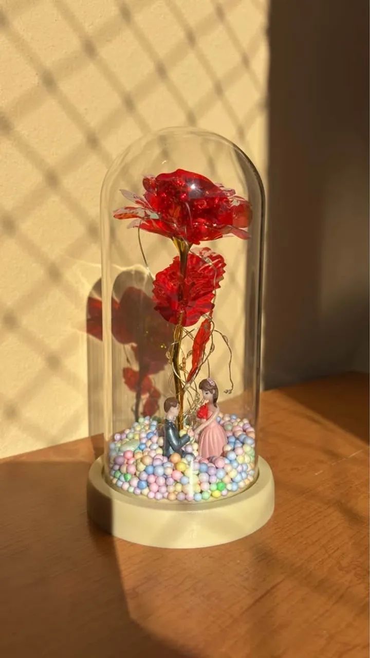 Luminária  Flor Vermelha com Casal Enchanted Galaxy Rose com Fairy Lights na Cúpula 20cm - Foto 2