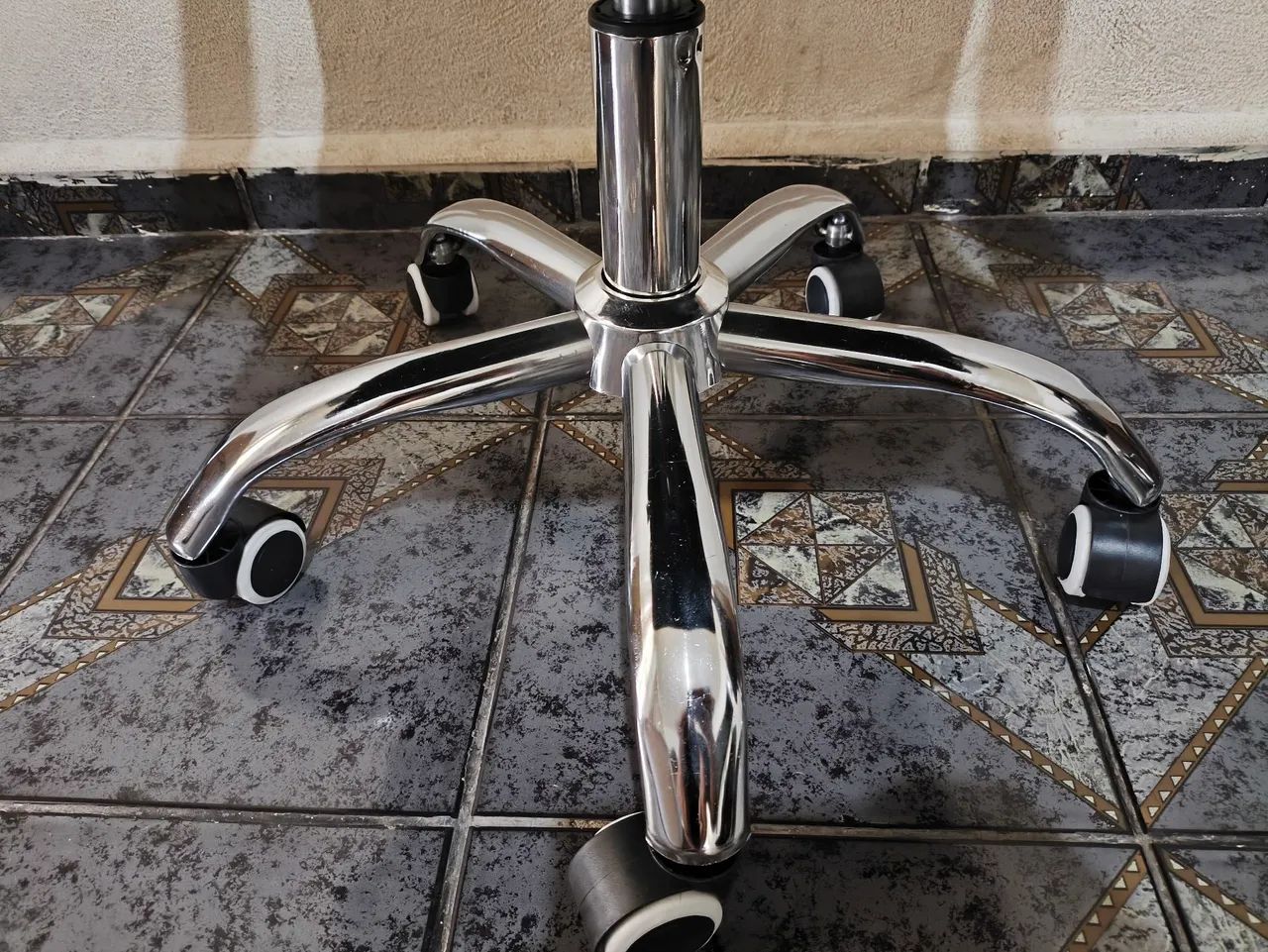 Cadeira de Escritório Giratória nova na caixa !! Disponível !  - Foto 3