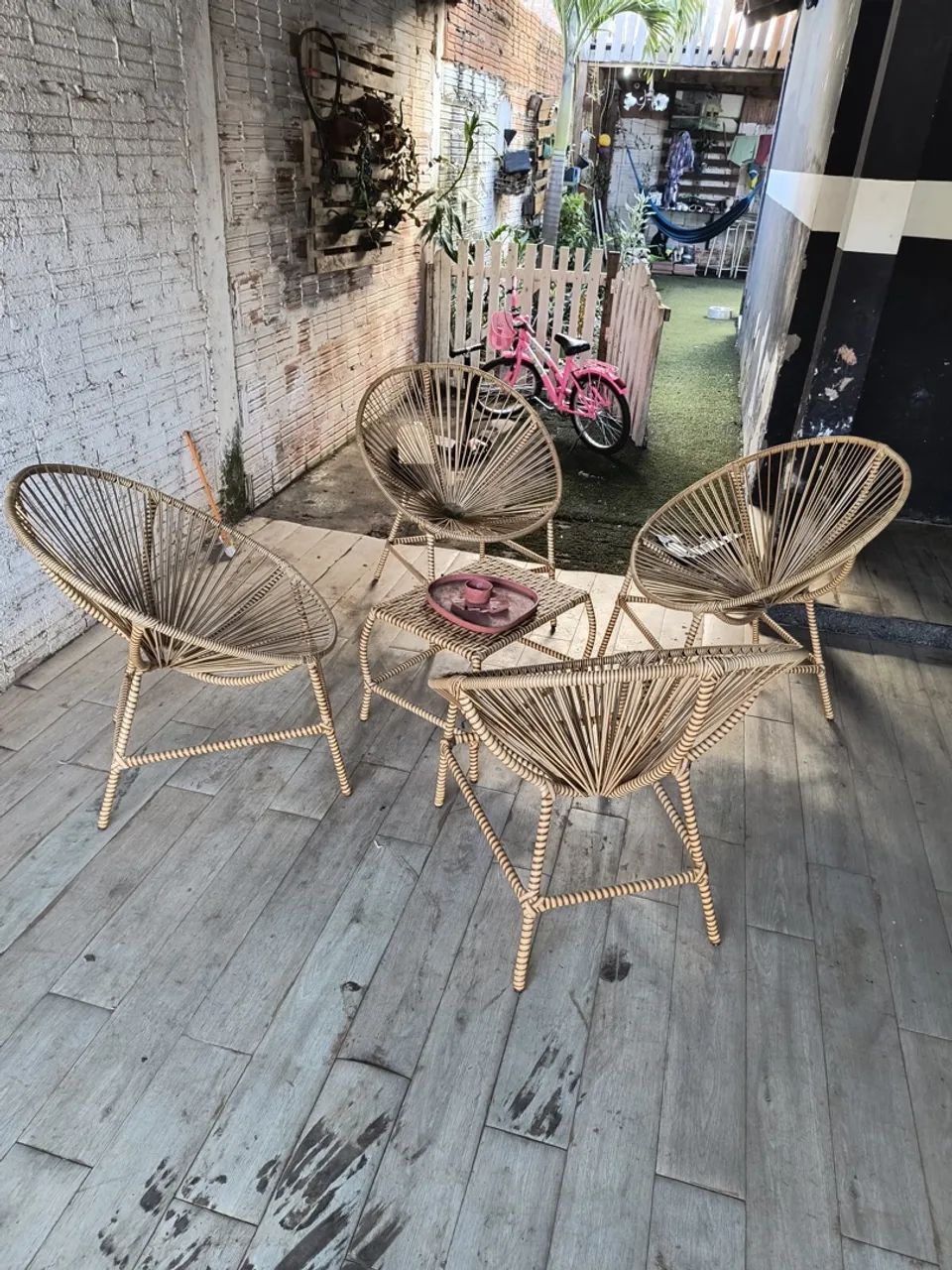 Conjunto de mesinha e cadeiras em vime - Foto 2