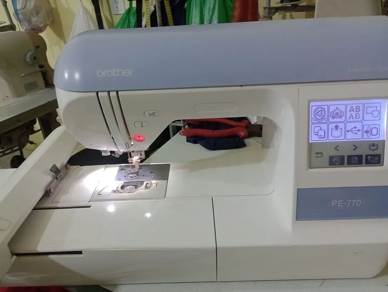 Bordadeira 64673230859011121