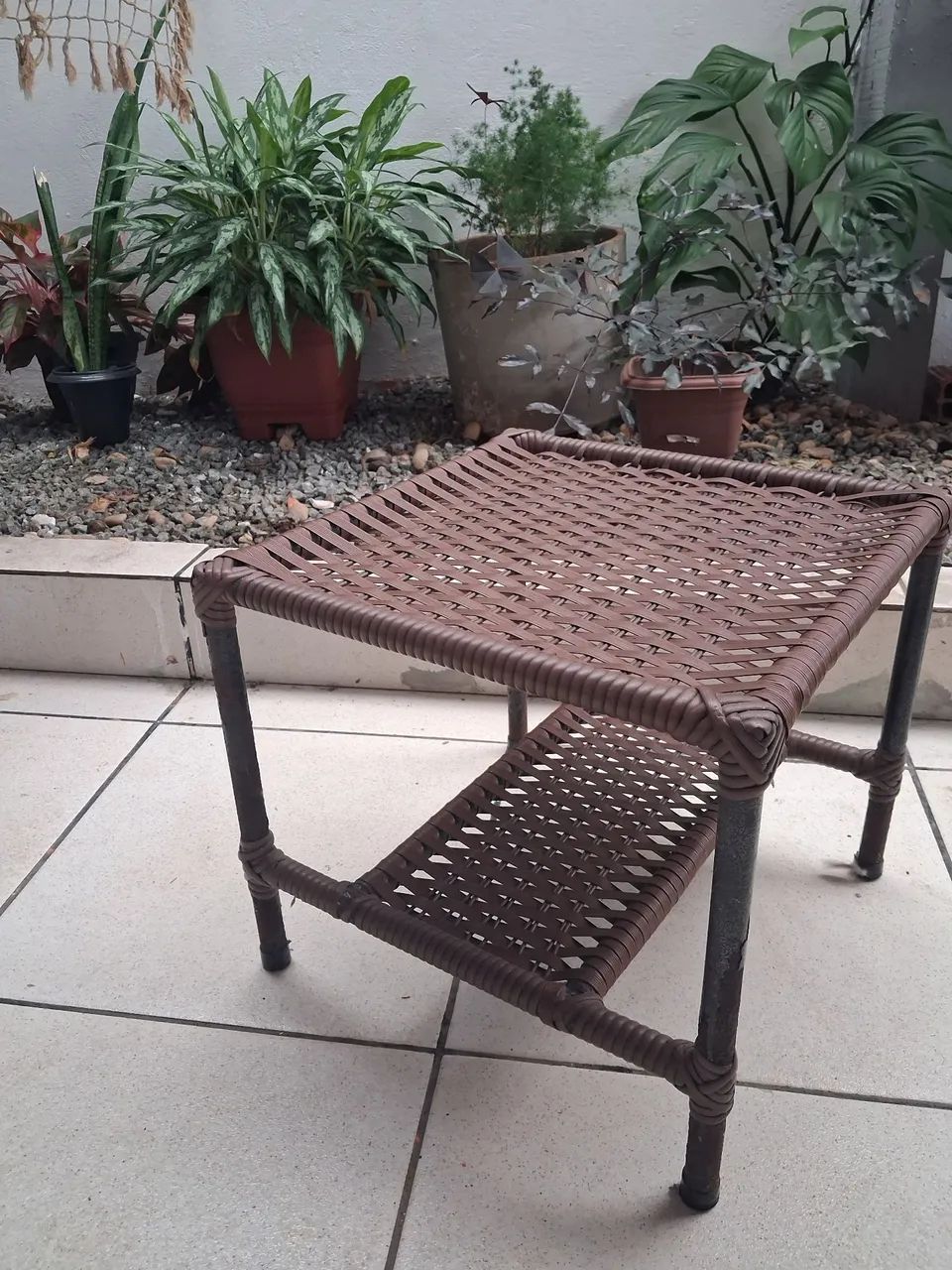 Mesa de centro em fibra sintética