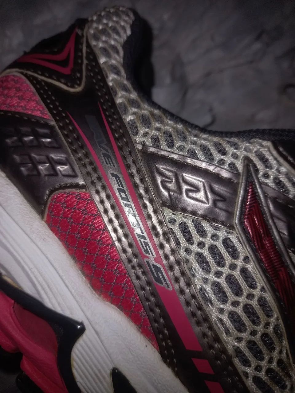 Tênis esportivo Mizuno tamanho 40 forma normal usado - Foto 3