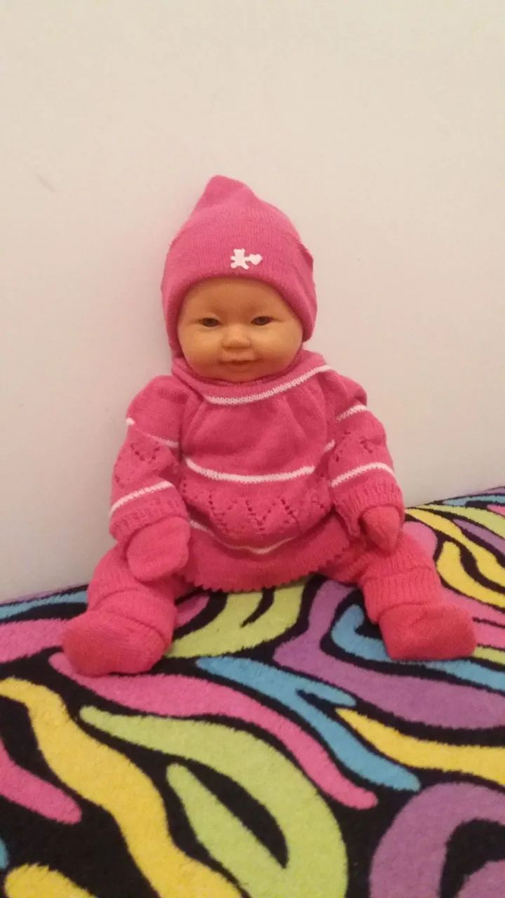 Boneca bebê com roupas cor de rosa - Foto 4