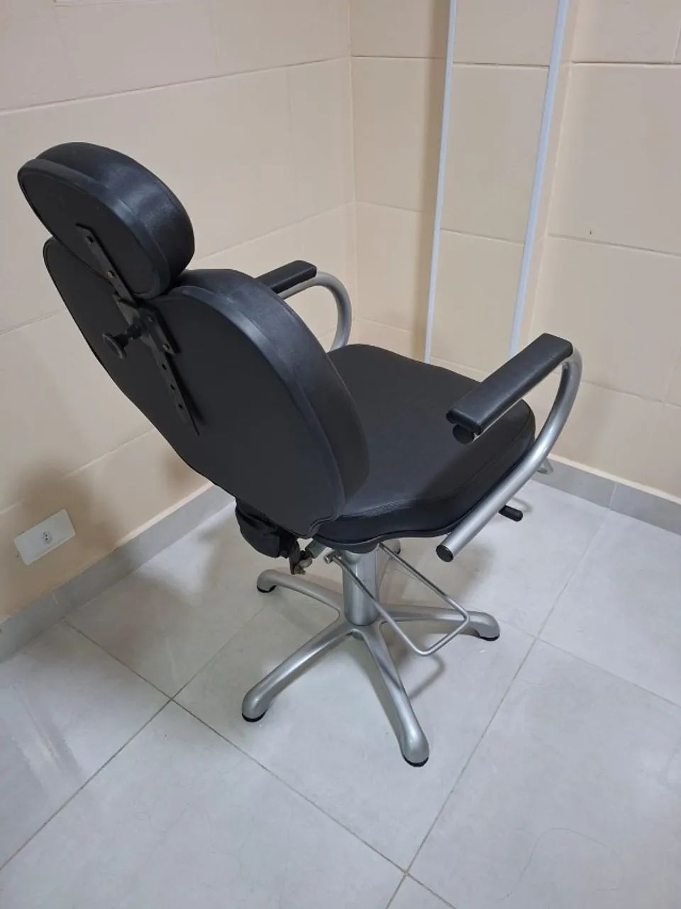 Cadeira Hidráulica Salão de Beleza Dompel Reclinável Cabeleireiro Barbeiro Barbearia  - Foto 4