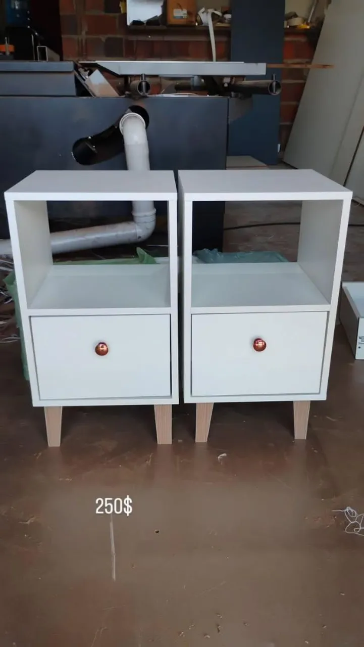 Mesas de cabeceira brancas com design moderno