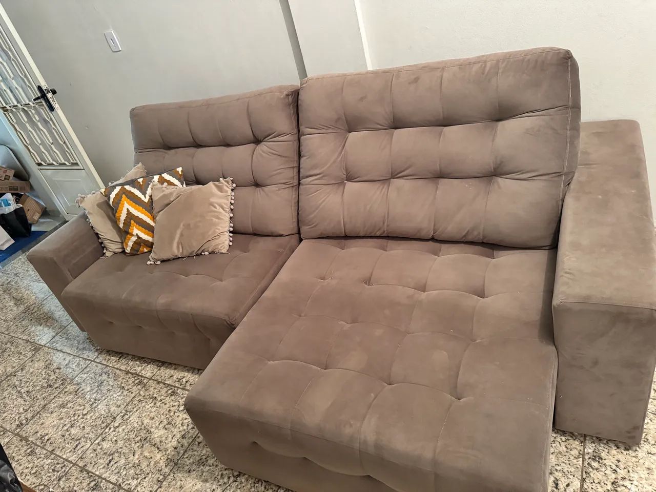 Selling a retractable sofa63824087431681122