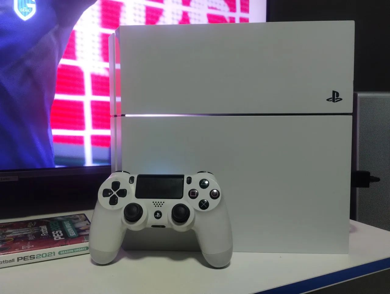 PS4 FAT GLACIAL WHITE 500 GB WITH 2 CONTROLLERS64717108162306122