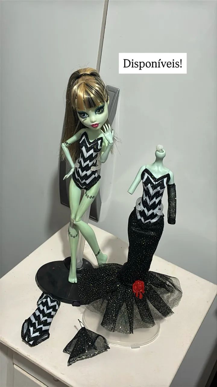Roupas artesanais monster high Frankie X Barbie leia a descrição 