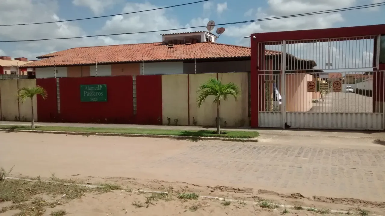Vendo Casa Em Condomínio Fechado No Planalto.