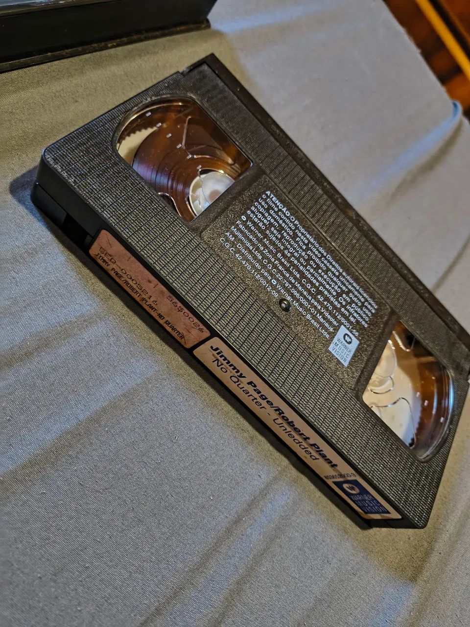 Fita VHS Jimmy Page & Robert Plant No Quarter Unledded - Foto 3