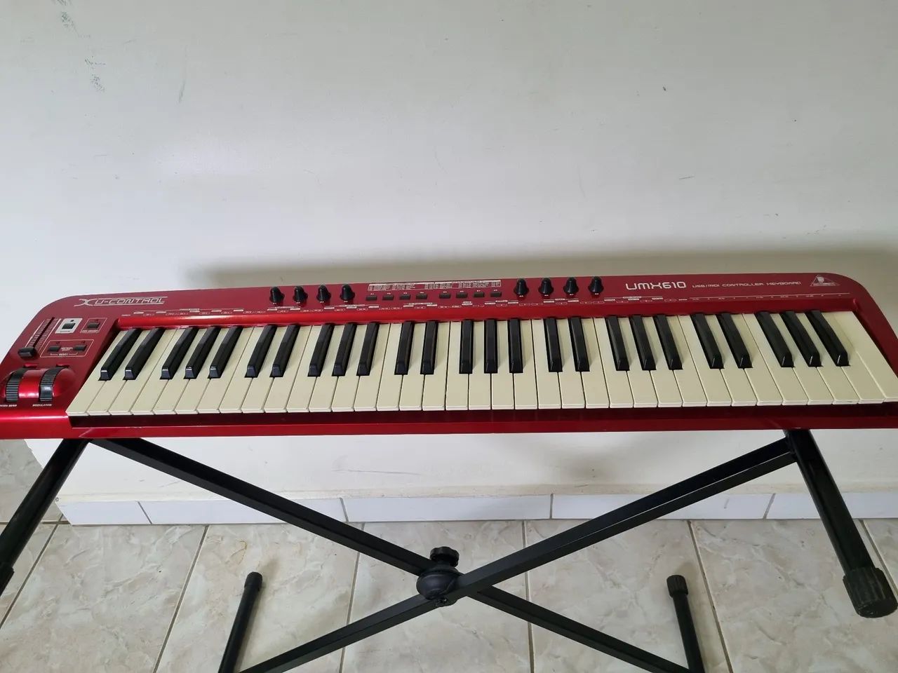 Vendo um controlador ( Behringer umx610 + a Bag) 