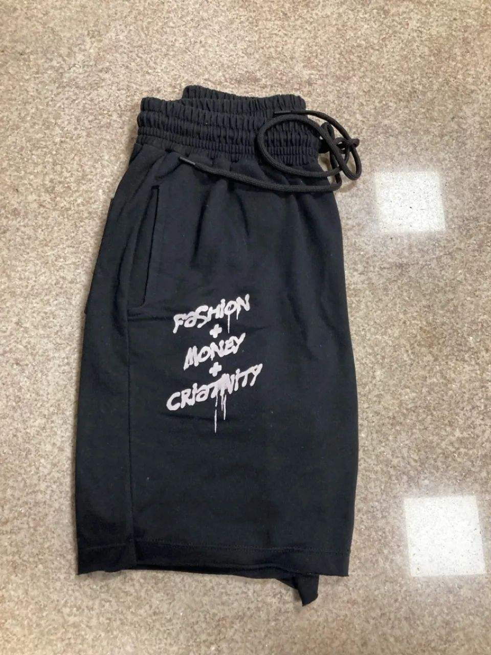 Bermuda de Moletom Masculina Preta - Foto 4