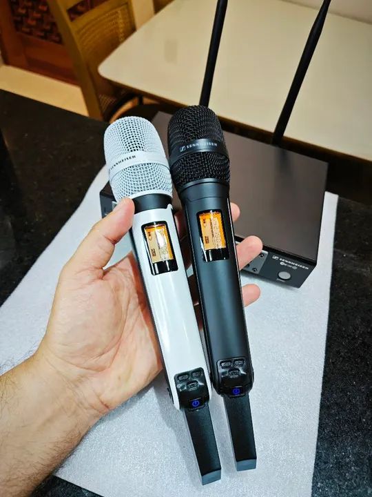 MICROFONE SENNHEISER EW135 DUPLO PROFISSIONAL  PRETO/BRANCO - Foto 2