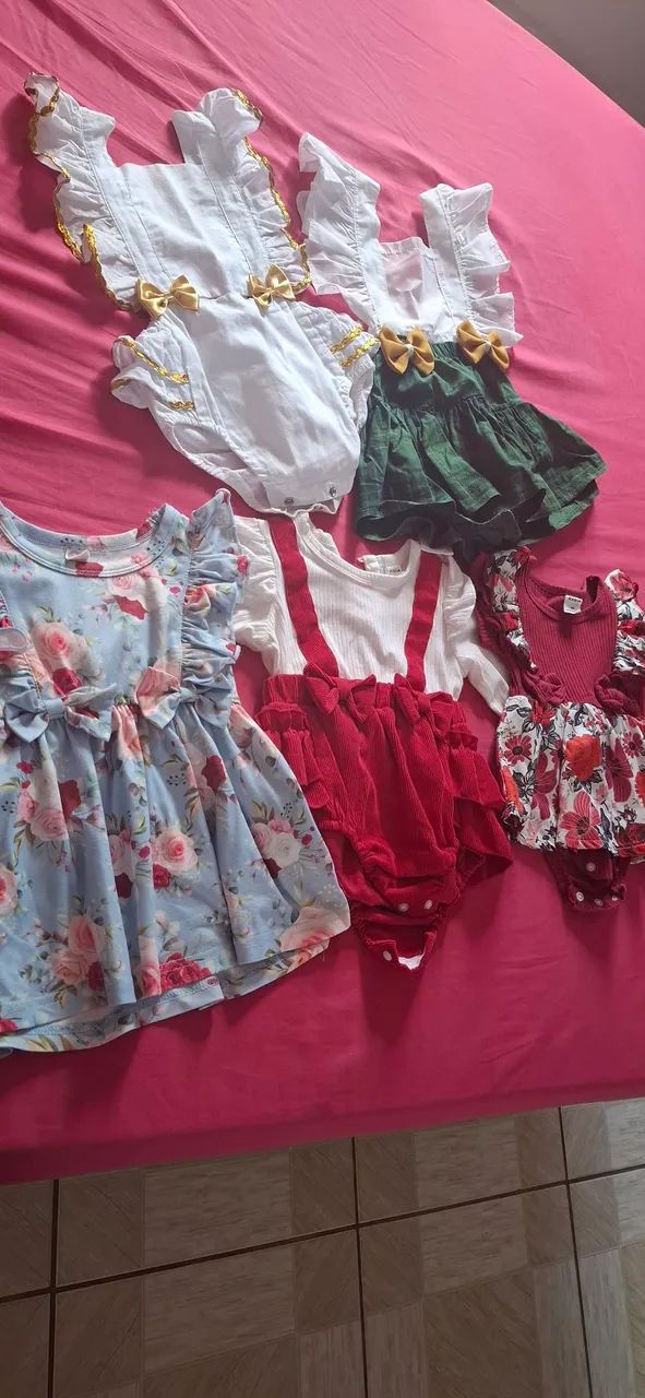 5 vestidos semi novos para bebê de 6 a 1 ano