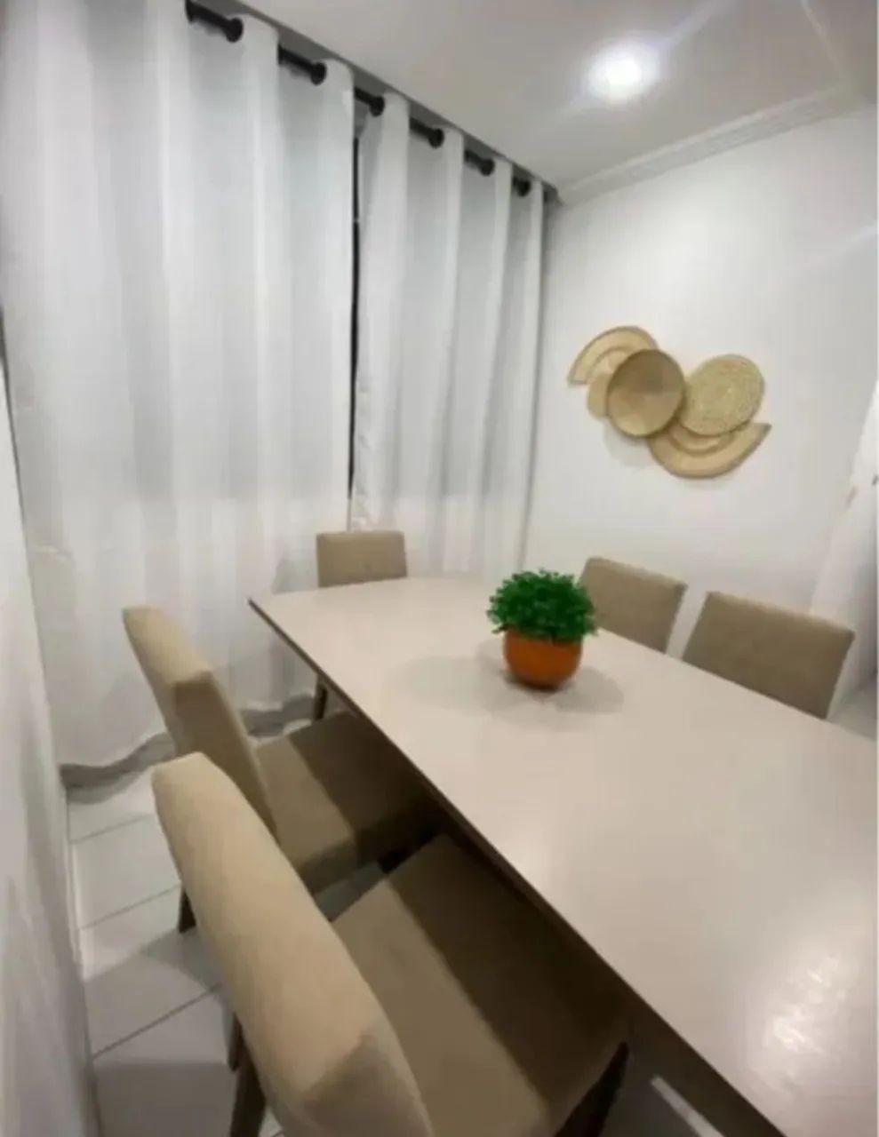 Vendo mesa com 6 cadeiras  - Foto 2