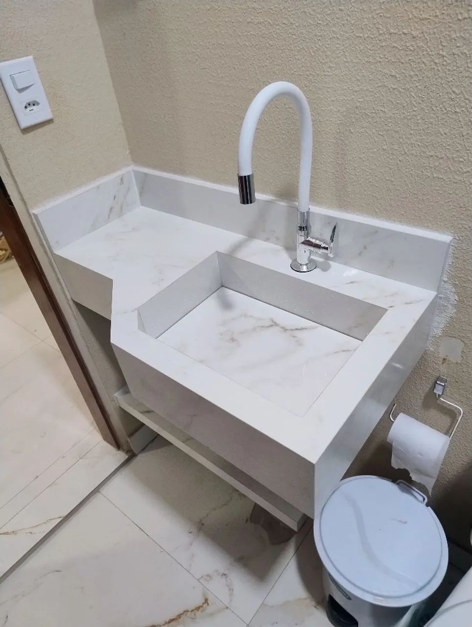 Pia em porcelanato 
